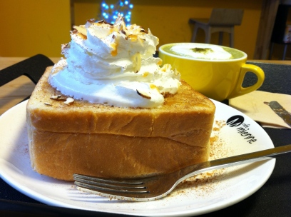 mienne honey bread and green tea latte